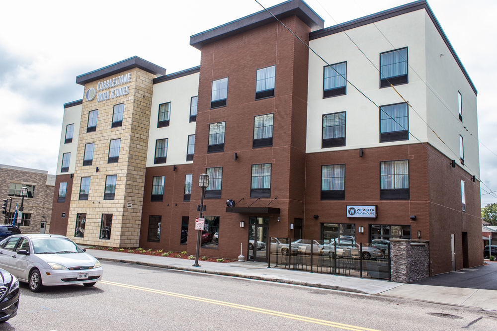 Cobblestone Hotel & Suites - Chippewa Falls Eksteriør billede