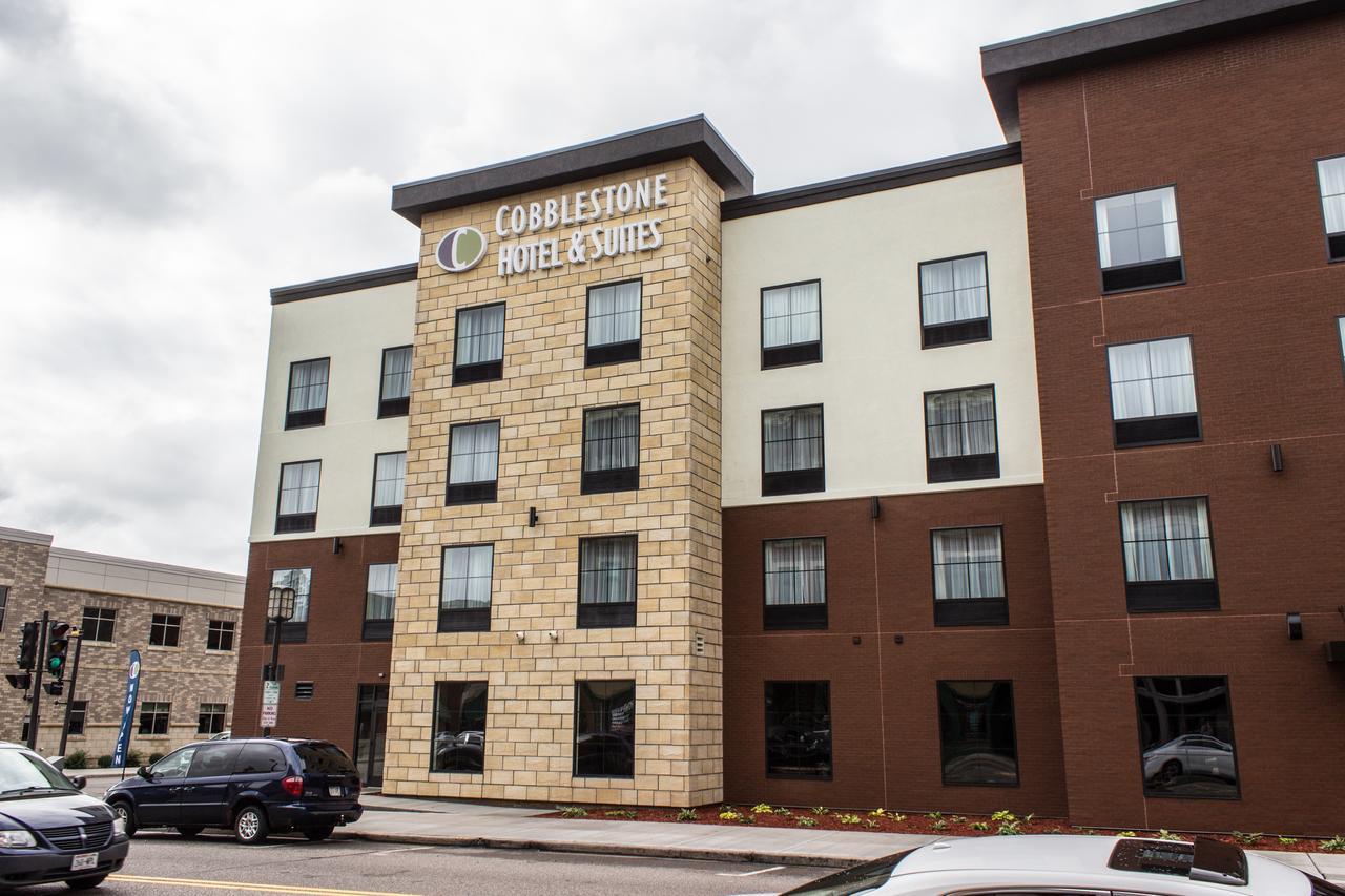 Cobblestone Hotel & Suites - Chippewa Falls Eksteriør billede